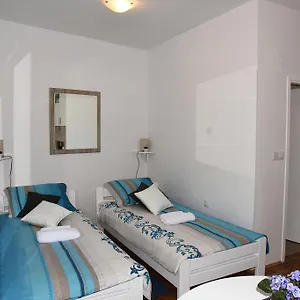 Apartment Downtown Korina